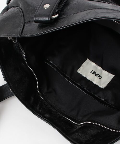 .KOM(ドットコム)の「A'GEM/9 × .kom 『.KOM/ドットケーオーエム』 Belted Faux Leather Tote Bag/ベルトデザイン エコレザートートバッグ(トートバッグ・レディース・ブラック・FREE)」の12枚目の写真