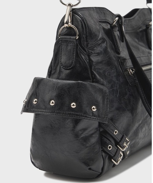 .KOM(ドットコム)の「A'GEM/9 × .kom 『.KOM/ドットケーオーエム』 Belted Faux Leather Tote Bag/ベルトデザイン エコレザートートバッグ(トートバッグ・レディース・ブラック・FREE)」の13枚目の写真