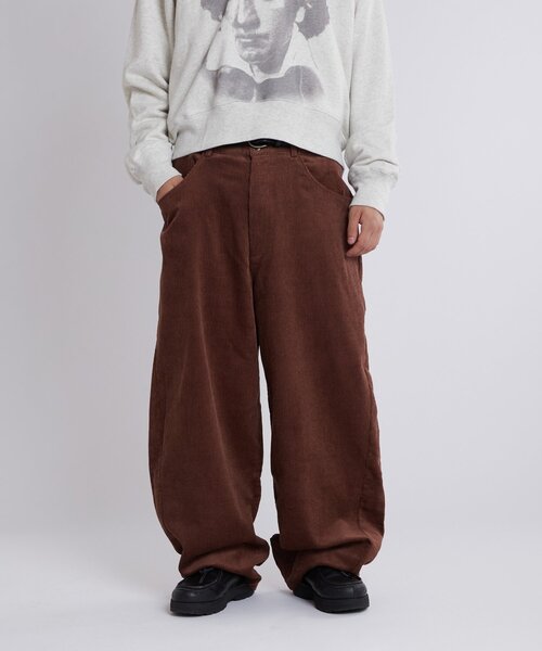 WHO'S WHO gallery(フーズフーギャラリー)の「KOOKYN コーデュロイカーブパンツ(その他パンツ・メンズ・ブラック/ブラウン/ネイビー・FREE)」の4枚目の写真
