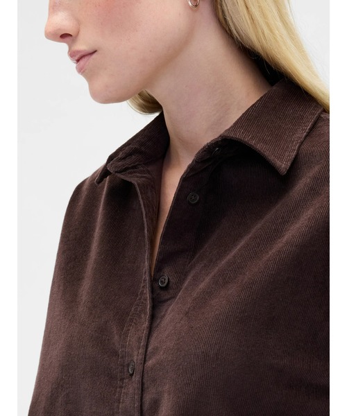 GAP(ギャップ)の「コーデュロイ ストレートヘム クロップドシャツ(シャツ/ブラウス・レディース・ベージュ/ブラウン・XS/S/M/L/XXS)」の3枚目の写真