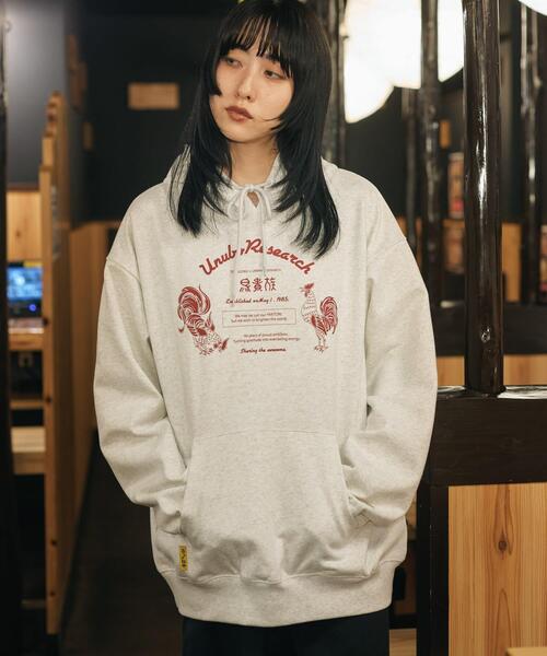 URBAN RESEARCH(アーバンリサーチ)の「鳥貴族×UR UnuboResearch PARKA(スウェット・メンズ・ブラック/チャコールグレー/グレー/レッド/モカ・MEDIUM/X-LARGE/LARGE)」の3枚目の写真