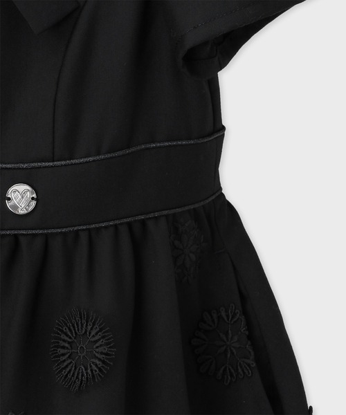 Paul Smith JUNIOR（ポールスミスジュニア）の「ガールズ 3Dフローラルエンブロイダリー ワンピース / 893163 4153601（ワンピース・キッズ・ブラック/グレー・150cm/140cm/130cm/120cm/110cm）」の4枚目の写真