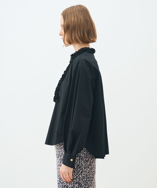 TOMORROWLAND collection(トゥモローランドコレクション)の「ブラックコンビネーション ラッフルブラウス(シャツ/ブラウス・レディース・ブラック・36)」の4枚目の写真