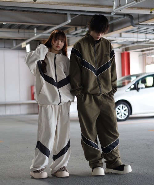 ATMARK（アットマーク）の「《2サイズ展開　/　UNISEX　》ATMARKグラフティピーチトラックジャケット　切り替え（セットアップ・レディース・チャコール/カーキ/オフホワイト・M/L）」の13枚目の写真