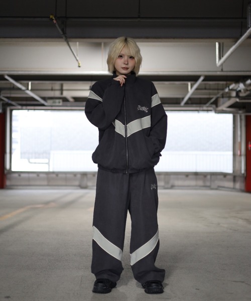 ATMARK（アットマーク）の「《2サイズ展開　/　UNISEX　》ATMARKグラフティピーチトラックジャケット　切り替え（セットアップ・レディース・チャコール/カーキ/オフホワイト・M/L）」の17枚目の写真
