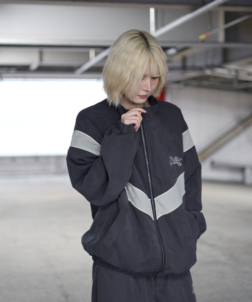 ATMARK（アットマーク）の「《2サイズ展開　/　UNISEX　》ATMARKグラフティピーチトラックジャケット　切り替え（セットアップ・レディース・チャコール/カーキ/オフホワイト・M/L）」の22枚目の写真