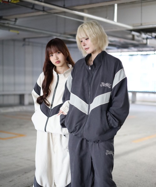 ATMARK（アットマーク）の「《2サイズ展開　/　UNISEX　》ATMARKグラフティピーチトラックジャケット　切り替え（セットアップ・レディース・チャコール/カーキ/オフホワイト・M/L）」の9枚目の写真