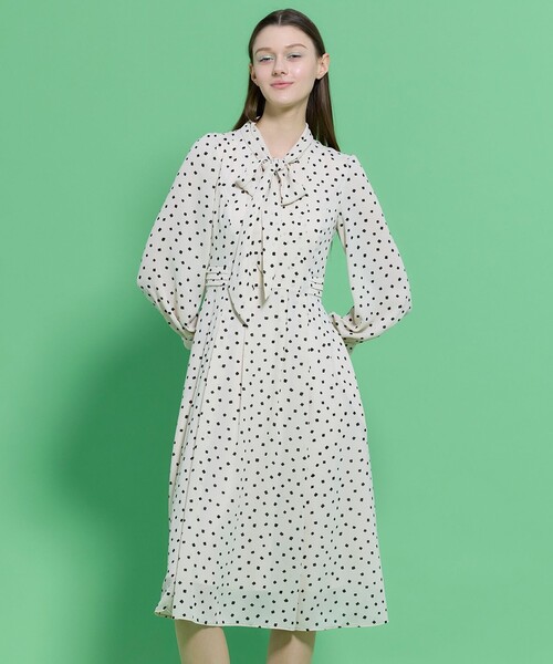 TOCCA(トッカ)の「【chayさん・八木アリサさん着用】PROMISE RIBBON ROSETTE ドット柄ドレス(ワンピース・レディース・ブラック系5/アイボリー系5・6/4/2/0)」の8枚目の写真