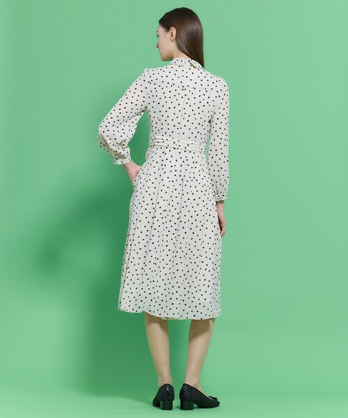 TOCCA(トッカ)の「【chayさん・八木アリサさん着用】PROMISE RIBBON ROSETTE ドット柄ドレス(ワンピース・レディース・ブラック系5/アイボリー系5・6/4/2/0)」の16枚目の写真