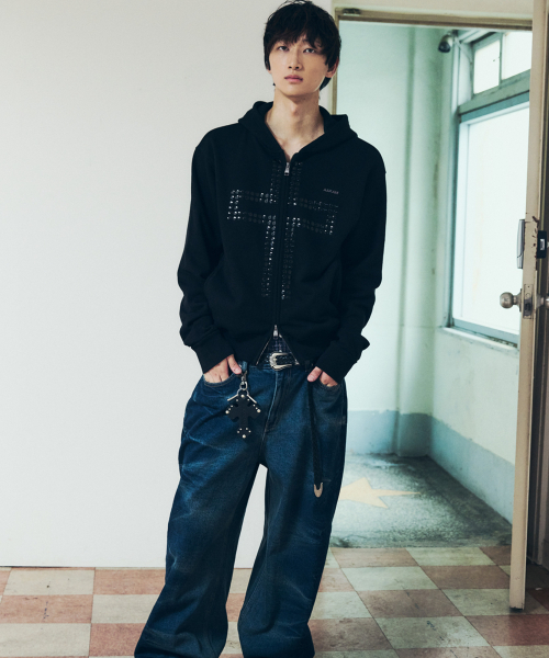 AAKAM(アーカム)の「Cross Rhinestone Zip-Up Hoodie (Black)(パーカー・レディース・その他・2/1)」の2枚目の写真