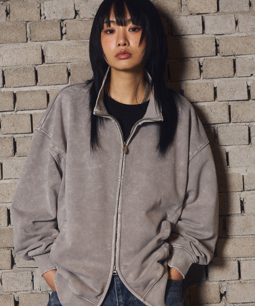 F.ILLUMINATE(フィルミネイト)の「サイドシームピグメントジップアップグレー(ナイロンジャケット・レディース・その他・SMALL/MEDIUM/LARGE)」の9枚目の写真