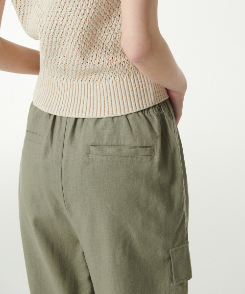 MUSINSA STANDARD WOMAN（ムシンサスタンダードウーマン）の「ウィメンズリネンブレンドワイドカーゴバンディングパンツ[ライトカーキ]（その他パンツ・レディース・その他・30/24/26/28）」の6枚目の写真