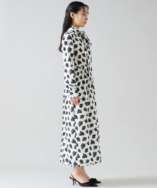 Tiara（ティアラ）の「オールドローズプリントボウリボン付きワンピース（ワンピース・レディース・ネイビー/オフホワイト・FREE）」の6枚目の写真