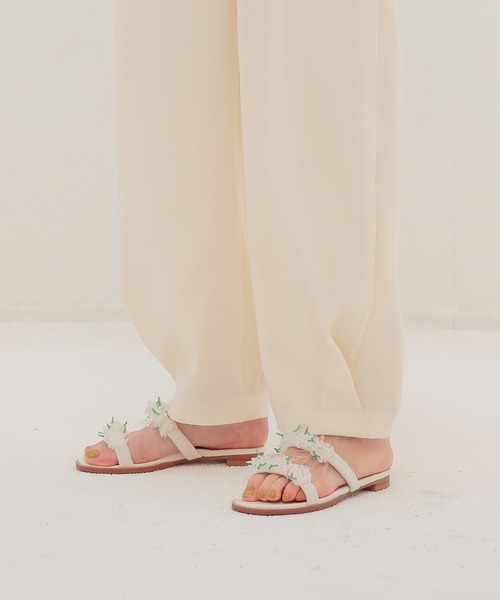 DRESSLAVE(ドレスレイブ)の「double satin hem tuck pants(ダブルサテンヘムタックパンツ)(その他パンツ・レディース・ホワイト/ブラック・36/38)」の8枚目の写真
