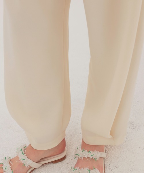 DRESSLAVE(ドレスレイブ)の「double satin hem tuck pants(ダブルサテンヘムタックパンツ)(その他パンツ・レディース・ホワイト/ブラック・36/38)」の7枚目の写真
