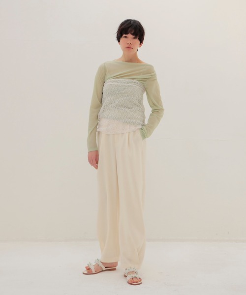 DRESSLAVE(ドレスレイブ)の「double satin hem tuck pants(ダブルサテンヘムタックパンツ)(その他パンツ・レディース・ホワイト/ブラック・36/38)」の6枚目の写真