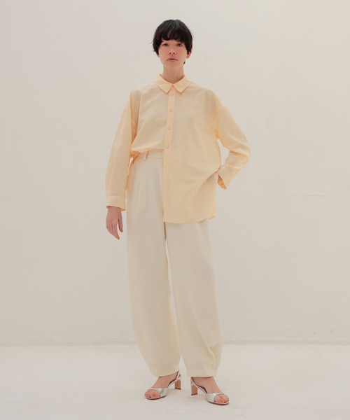 DRESSLAVE(ドレスレイブ)の「double satin hem tuck pants(ダブルサテンヘムタックパンツ)(その他パンツ・レディース・ホワイト/ブラック・36/38)」の13枚目の写真