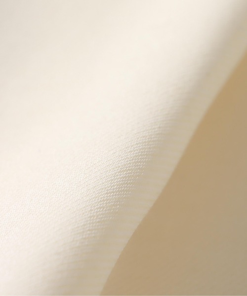 DRESSLAVE(ドレスレイブ)の「double satin hem tuck pants(ダブルサテンヘムタックパンツ)(その他パンツ・レディース・ホワイト/ブラック・36/38)」の4枚目の写真