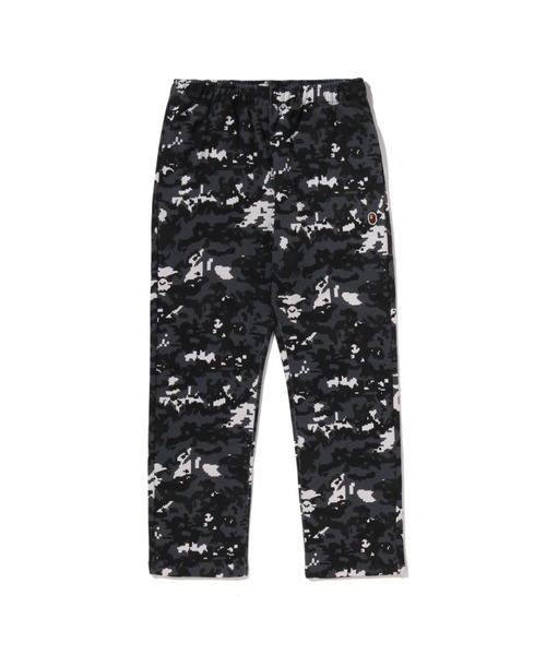 A BATHING APE(アベイシングエイプ)の「MULTI PIXEL CAMO WIDE LEG SWEAT PATNS(スウェットパンツ・メンズ・ブラック/グリーン・X-LARGE/LARGE/SMALL/MEDIUM)」の1枚目の写真