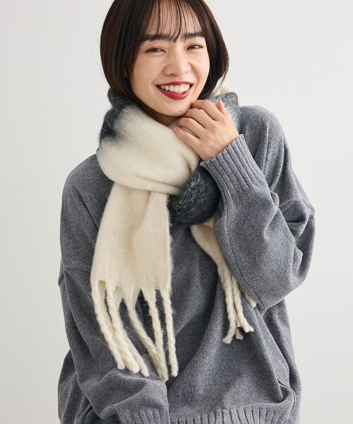 Green　Parks（グリーンパークス）の「ボリュームマフラー（マフラー・レディース・ブルー系その他/レッド/ブラック系その他4/オフホワイト/グレー/ピンク系その他・FREE）」の3枚目の写真