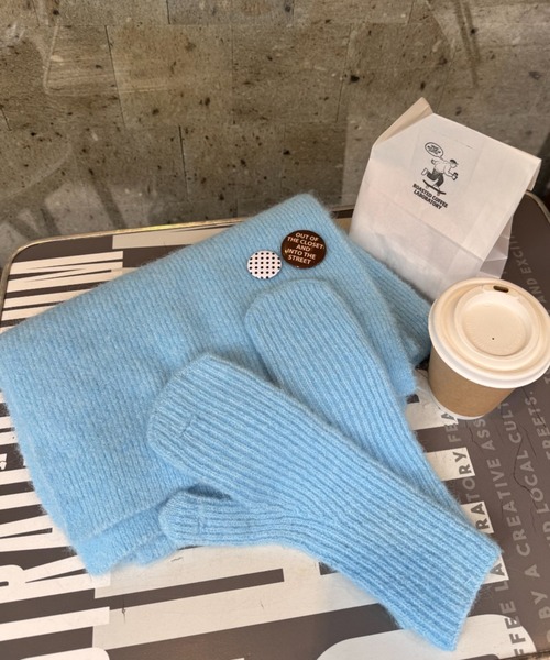 CIAOPANIC TYPY(チャオパニックティピー)の「缶バッチ付きマフラー×手袋3点セット(マフラー・レディース・ブラウン/アイボリー/サックスブルー/グレー・ONE SIZE)」の1枚目の写真