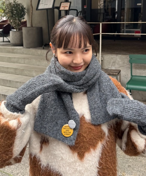 CIAOPANIC TYPY(チャオパニックティピー)の「缶バッチ付きマフラー×手袋3点セット(マフラー・レディース・ブラウン/アイボリー/サックスブルー/グレー・ONE SIZE)」の6枚目の写真