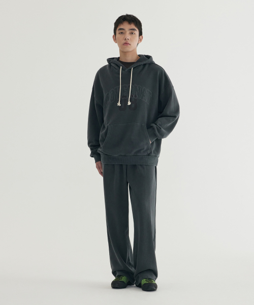 COVERNAT（カバーナット）の「アーチロゴピグメントグラフィックフードパーカー ダークグレー（パーカー・メンズ・その他・SMALL/MEDIUM/LARGE/X-LARGE/XX-LARGE）」の4枚目の写真