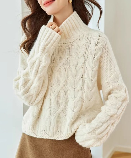 ReRe(リリ)の「ケーブル編み×ハイネックニットトップス(ニット/セーター・レディース・グレー/ベージュ/パープル/ワインレッド・FREE)」の8枚目の写真