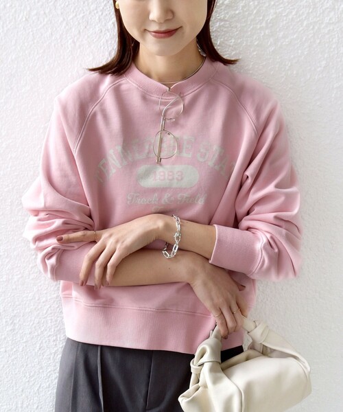 SHIPS（シップス）の「【SHIPS別注】TENNESSEE:〈洗濯機可能〉ロゴ スウェット（スウェット・レディース・ピンク/チャコールグレー・ONE SIZE）」の2枚目の写真