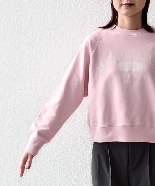 SHIPS（シップス）の「【SHIPS別注】TENNESSEE:〈洗濯機可能〉ロゴ スウェット（スウェット・レディース・ピンク/チャコールグレー・ONE SIZE）」の4枚目の写真