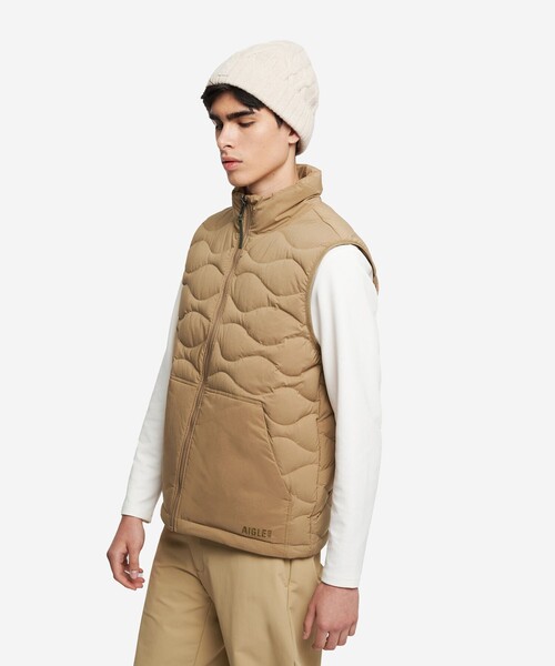 AIGLE（エーグル）の「撥水 キルティング ジップアップダウンベスト（ダウンベスト・メンズ・ダークネイビー/レッド/ベージュ・M/L）」の11枚目の写真
