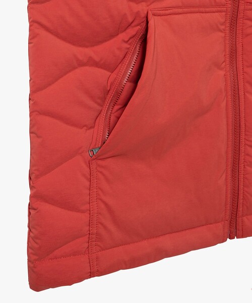 AIGLE（エーグル）の「撥水 キルティング ジップアップダウンベスト（ダウンベスト・メンズ・ダークネイビー/レッド/ベージュ・M/L）」の19枚目の写真