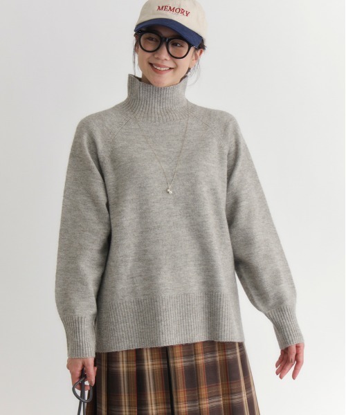 Right-on（ライトオン）の「【HONEYSUCKLE ROSE】ハイネックセーター (ボリューミーシルエット / 保温性 / レイヤードコーデ)（ニット/セーター・レディース・ブラウン/ダークグレー/グレー・M/L/S）」の2枚目の写真