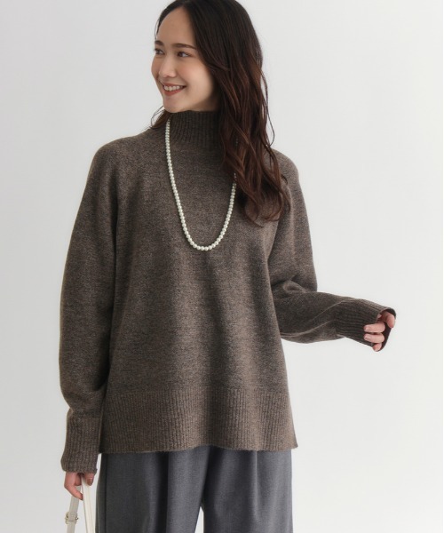 Right-on（ライトオン）の「【HONEYSUCKLE ROSE】ハイネックセーター (ボリューミーシルエット / 保温性 / レイヤードコーデ)（ニット/セーター・レディース・ブラウン/ダークグレー/グレー・M/L/S）」の4枚目の写真