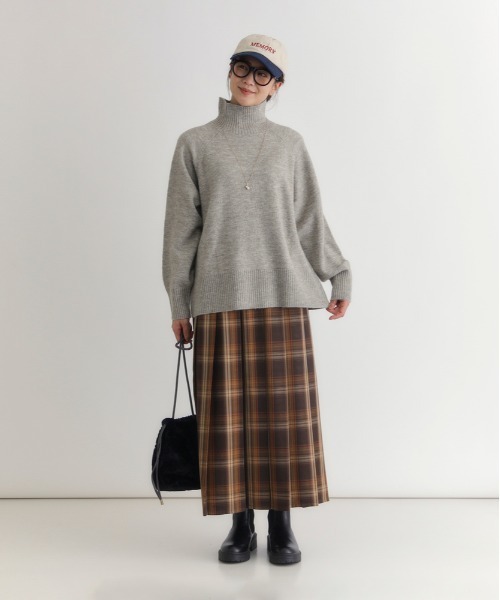 Right-on（ライトオン）の「【HONEYSUCKLE ROSE】ハイネックセーター (ボリューミーシルエット / 保温性 / レイヤードコーデ)（ニット/セーター・レディース・ブラウン/ダークグレー/グレー・M/L/S）」の13枚目の写真