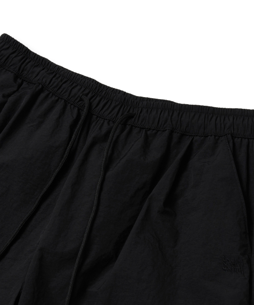 BROWNBREATH(ブラウンブレス)の「TAG NYLON SHIRRING PANTS - BLACK(その他パンツ・レディース・その他・L/XL/S/M)」の3枚目の写真