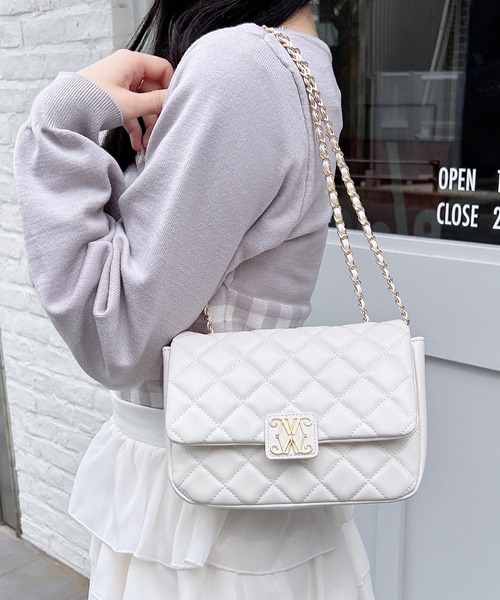 INGNI（イング）の「エンブレム付キルティングショルダーバッグ（ショルダーバッグ・レディース・オフホワイト/ブラック/ピンク・-）」の2枚目の写真