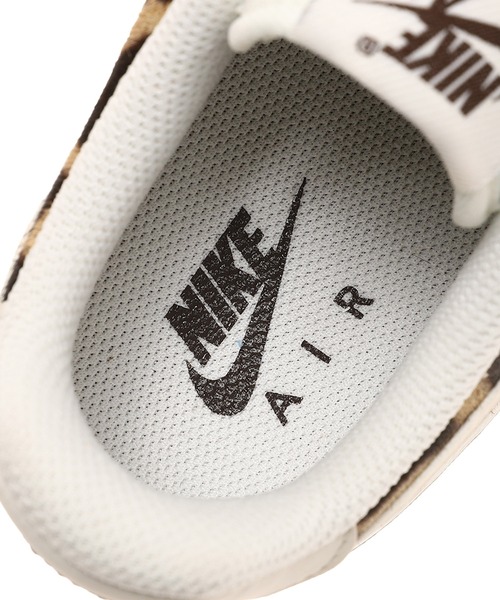 NIKE(ナイキ)の「NIKE WMNS AIR FORCE 1 07 IB7695-200(スニーカー・レディース・ブラウン・24cm/24.5cm/23cm/23.5cm/25cm)」の6枚目の写真