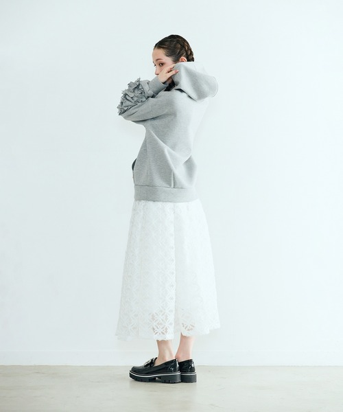 Audie a Muses(オーディアミューズ)の「フラワー立体刺繍スカート(スカート・レディース・ブラック/オフホワイト・42/38)」の15枚目の写真