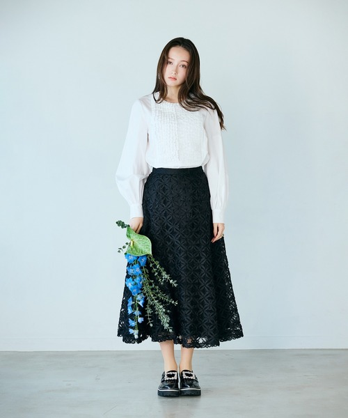 Audie a Muses(オーディアミューズ)の「フラワー立体刺繍スカート(スカート・レディース・ブラック/オフホワイト・42/38)」の9枚目の写真