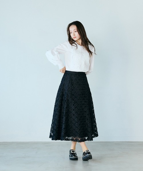 Audie a Muses(オーディアミューズ)の「フラワー立体刺繍スカート(スカート・レディース・ブラック/オフホワイト・42/38)」の11枚目の写真