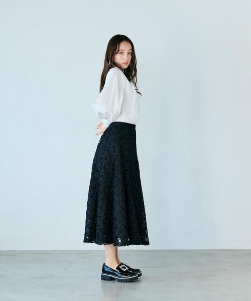 Audie a Muses(オーディアミューズ)の「フラワー立体刺繍スカート(スカート・レディース・ブラック/オフホワイト・42/38)」の12枚目の写真