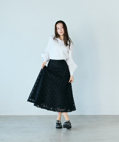Audie a Muses(オーディアミューズ)の「フラワー立体刺繍スカート(スカート・レディース・ブラック/オフホワイト・42/38)」の13枚目の写真