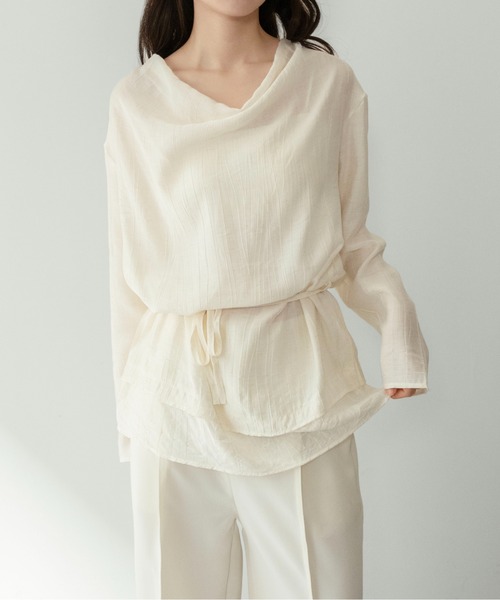 on:nue（オンニュ）の「【on:nue】[着用動画あり！] ドレープレイヤードデザインブラウス /2026 SS COLLECTION（シャツ/ブラウス・レディース・アイボリー/グレー・FREE）」の3枚目の写真