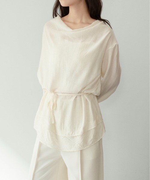 on:nue（オンニュ）の「【on:nue】[着用動画あり！] ドレープレイヤードデザインブラウス /2026 SS COLLECTION（シャツ/ブラウス・レディース・アイボリー/グレー・FREE）」の5枚目の写真