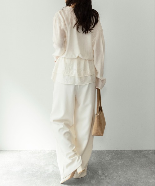 on:nue（オンニュ）の「【on:nue】[着用動画あり！] ドレープレイヤードデザインブラウス /2026 SS COLLECTION（シャツ/ブラウス・レディース・アイボリー/グレー・FREE）」の14枚目の写真