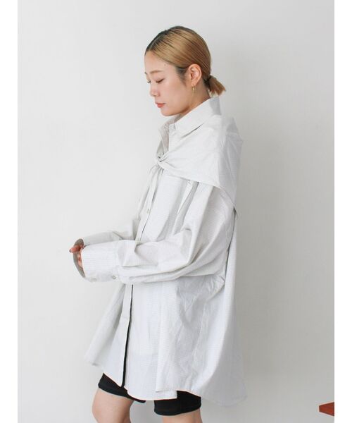 Ungrid（アングリッド）の「スカーフデザインルーズシャツ（シャツ/ブラウス・レディース・グリーン/その他1/ベージュ・FREE）」の10枚目の写真