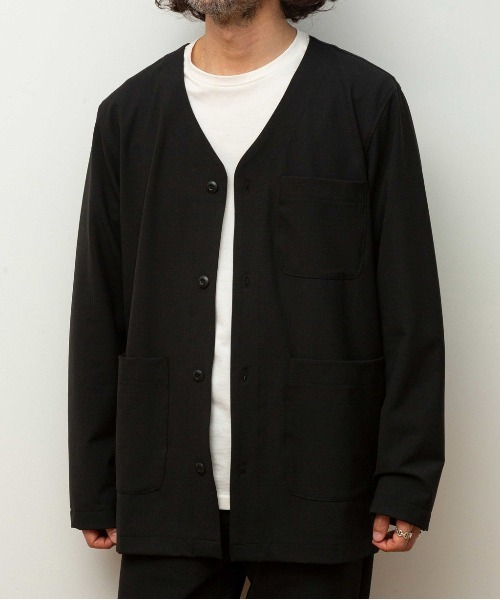 A blends(エイブレンズ)の「A blends ストレッチノーカラーJK(ノーカラージャケット・メンズ・キャメル/ブラック/チャコールグレー・LARGE/MEDIUM)」の1枚目の写真