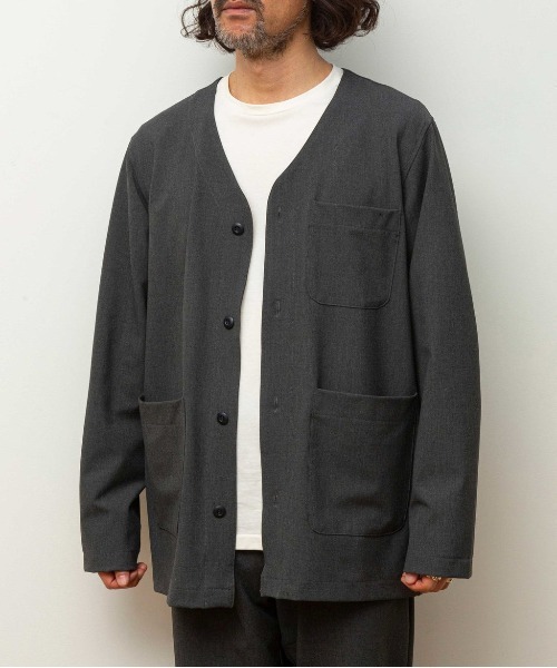A blends(エイブレンズ)の「A blends ストレッチノーカラーJK(ノーカラージャケット・メンズ・キャメル/ブラック/チャコールグレー・LARGE/MEDIUM)」の13枚目の写真