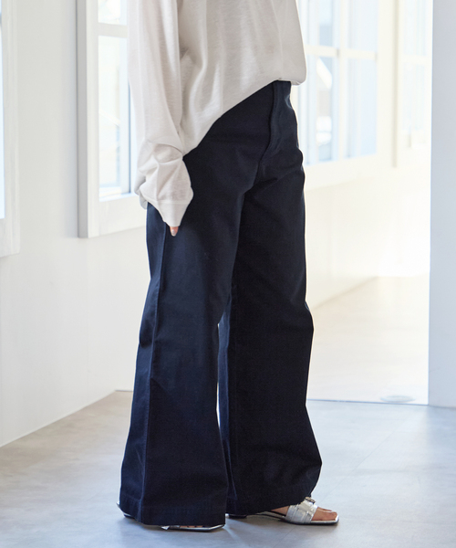 U by SPICK&SPAN(ユーバイスピックアンドスパン)の「ヴィンテージライクチノパンツ(チノパンツ・レディース・アイボリー/ベージュ/ネイビー・38/36)」の15枚目の写真